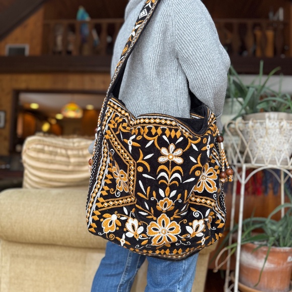 Free People Vic Velvet Slouchy Bag - Picture 9 of 12
